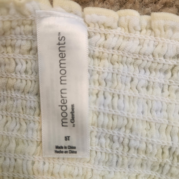 New girl dress new without tags 5T light yellow - Picture 2 of 2